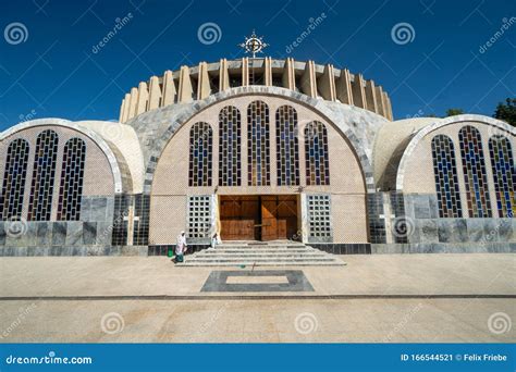 El Retablo de la Iglesia de Aksum: Una Explosión de Color y Espíritu Divino!