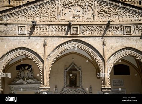 Maestà de Giacomo Guastavino: Una Contemplación Celestial en el Estilo Protogótico Catalán!